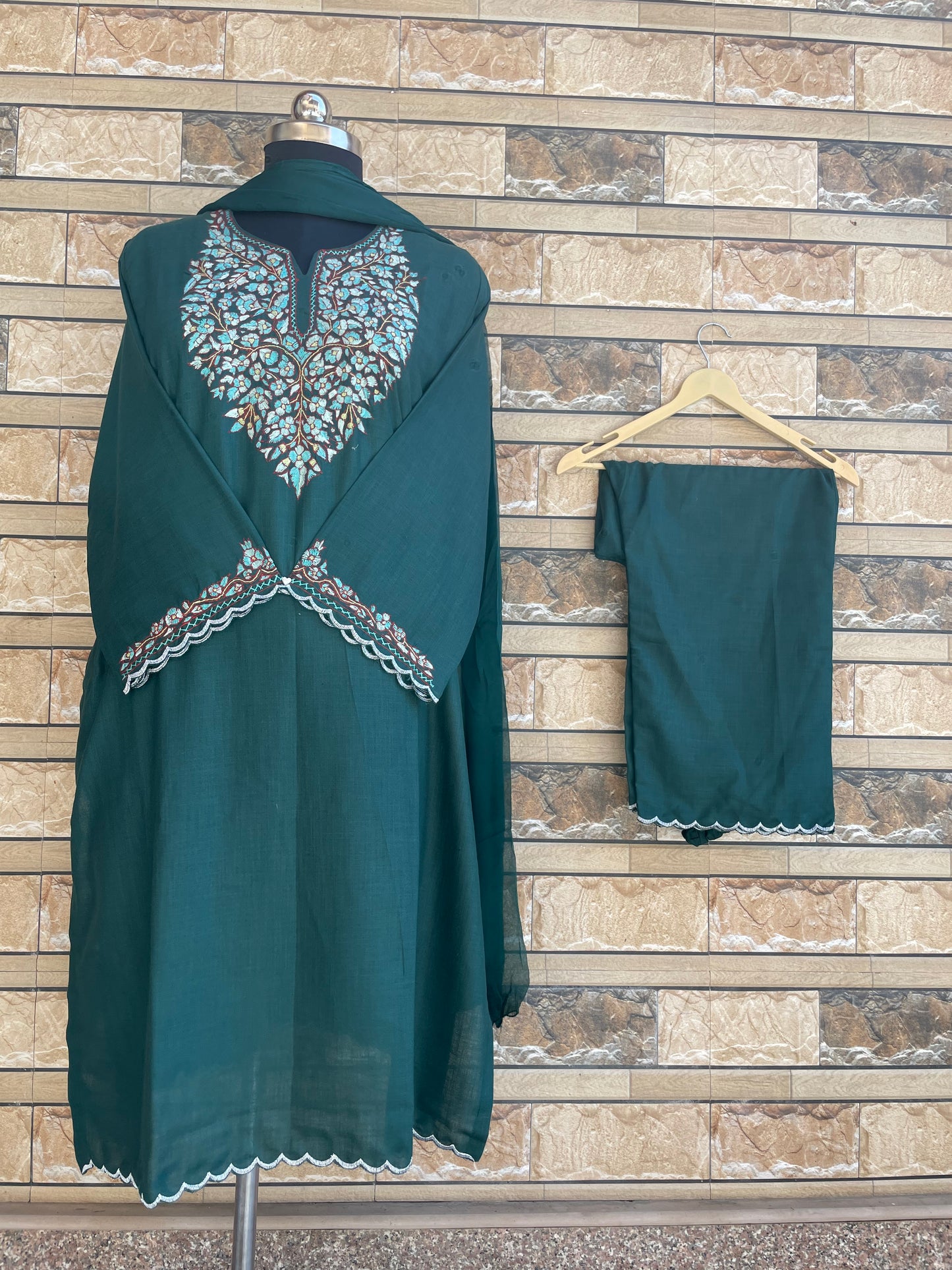 Sozni Suit | Green (Silver Embroidery)