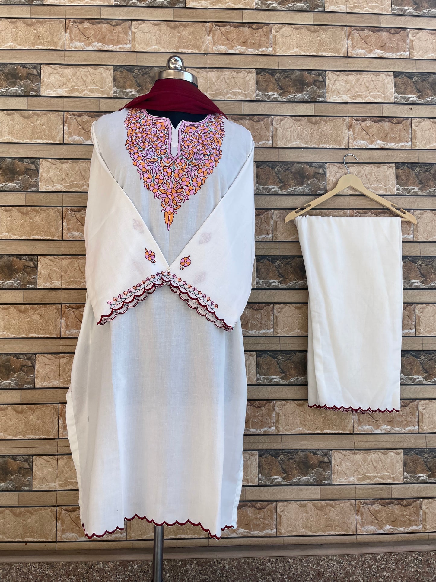 Sozni Suit | White (Pink Embroidery)