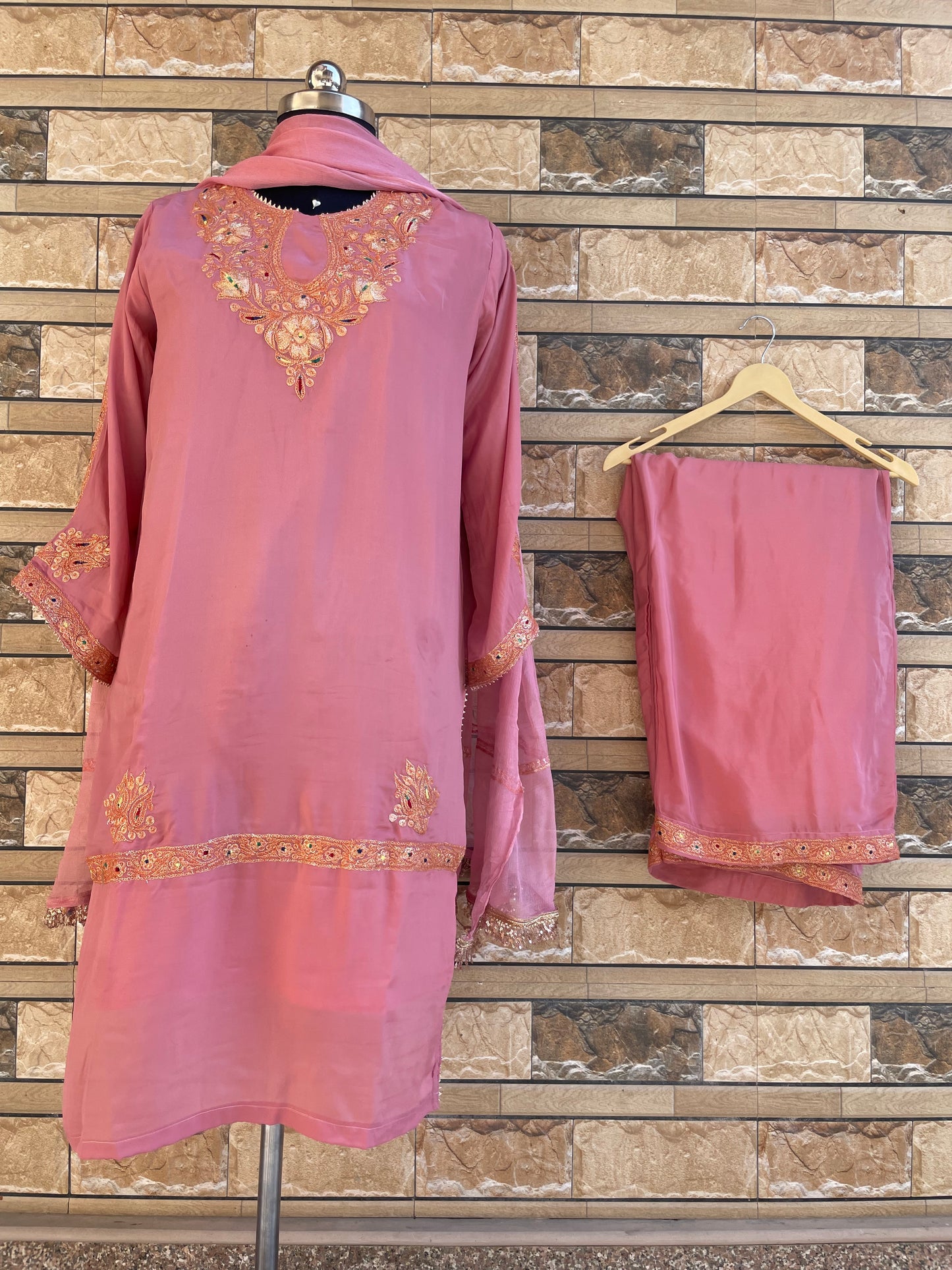 Kasheeda Crepe Suit | Pink