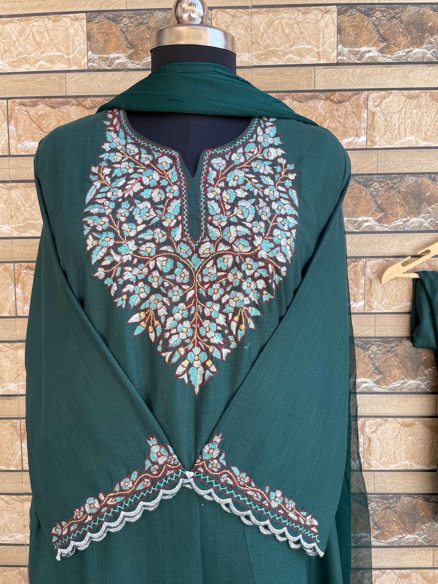 Sozni Suit | Green (Silver Embroidery)