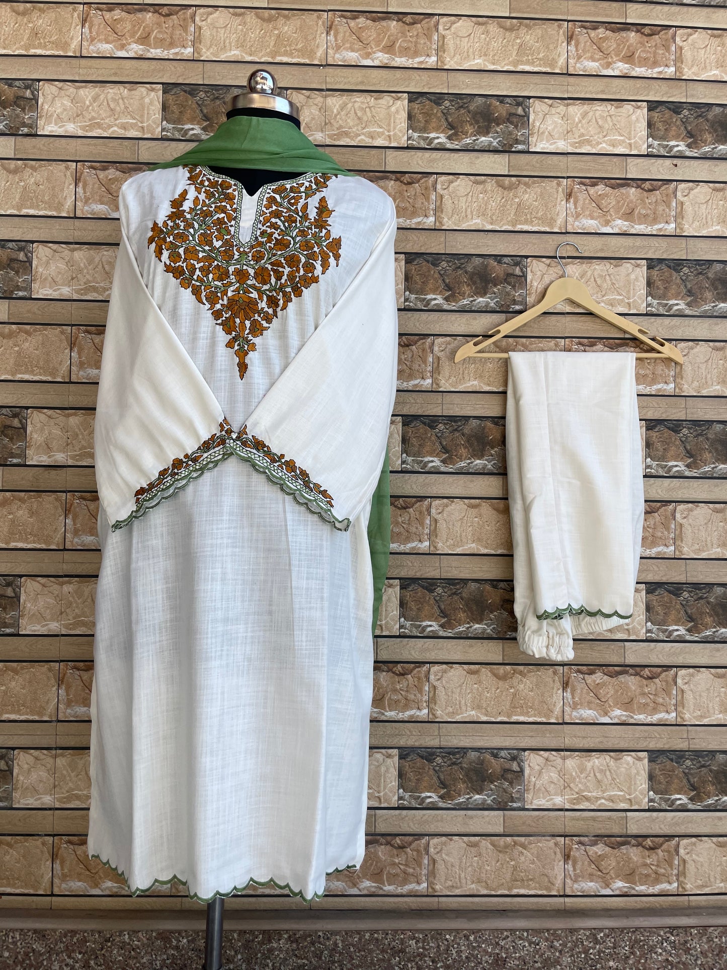 Sozni Suit | White (Green Embroidery)