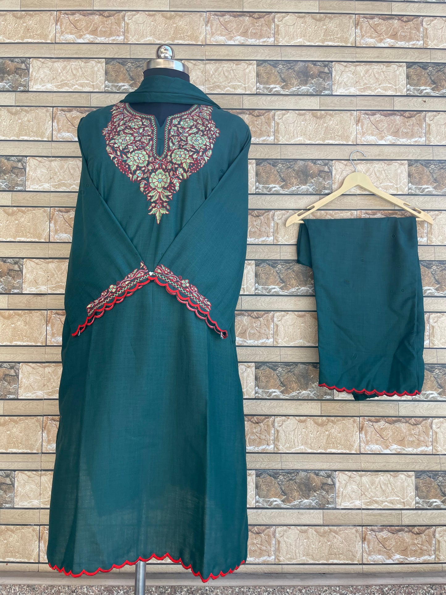 Sozni Suit | Green (Red Embroidery)