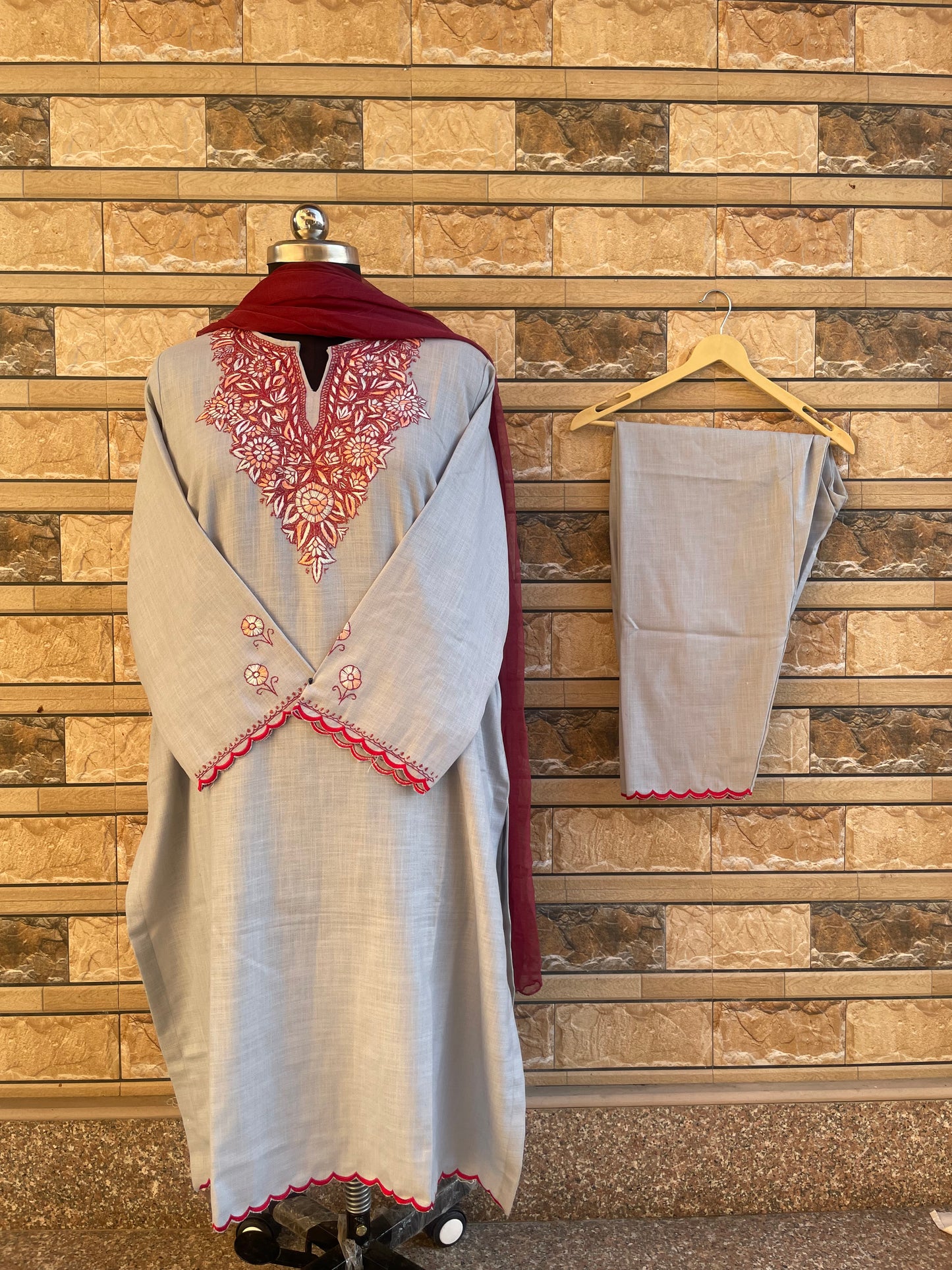 Sozni Embroidered Suit | Gray