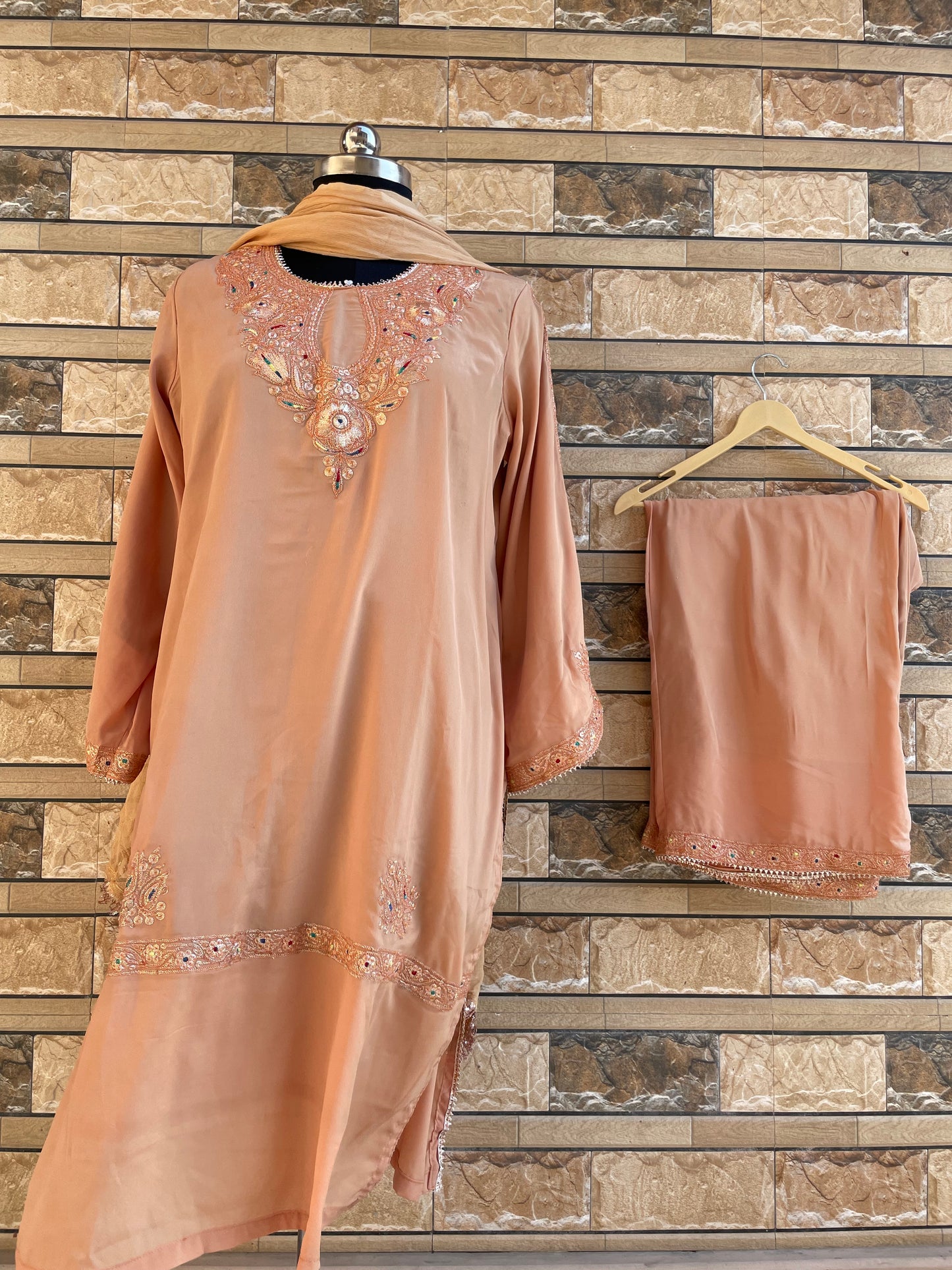 Kasheeda Crepe Suit | Golden