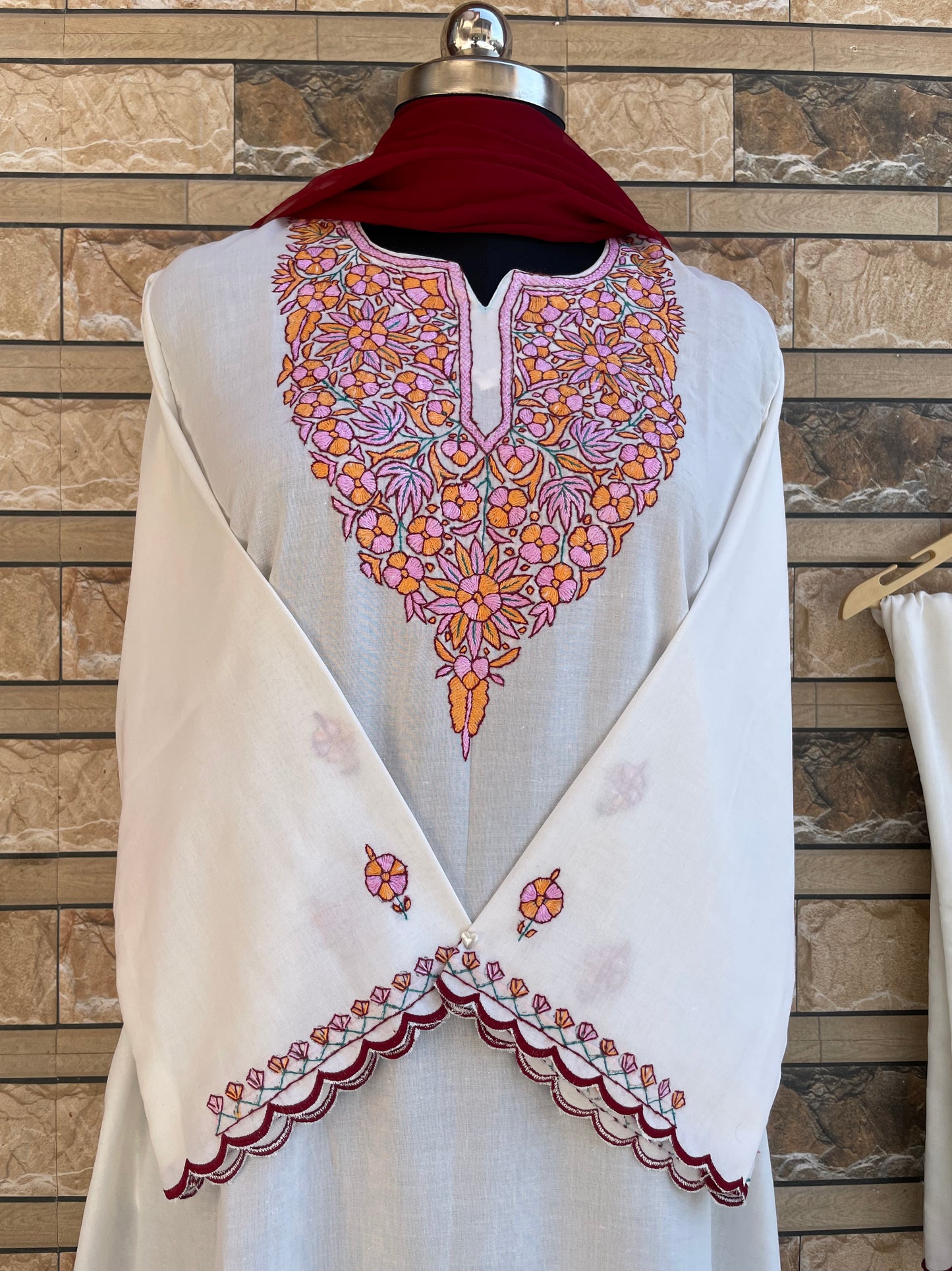 Sozni Suit | White (Pink Embroidery)