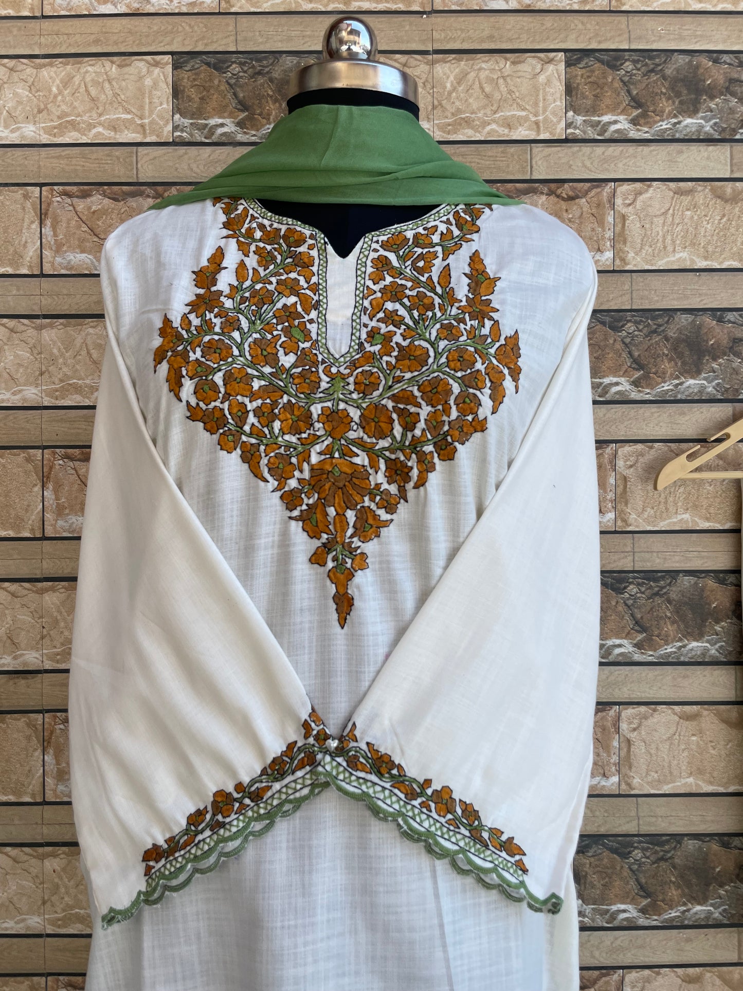 Sozni Suit | White (Green Embroidery)