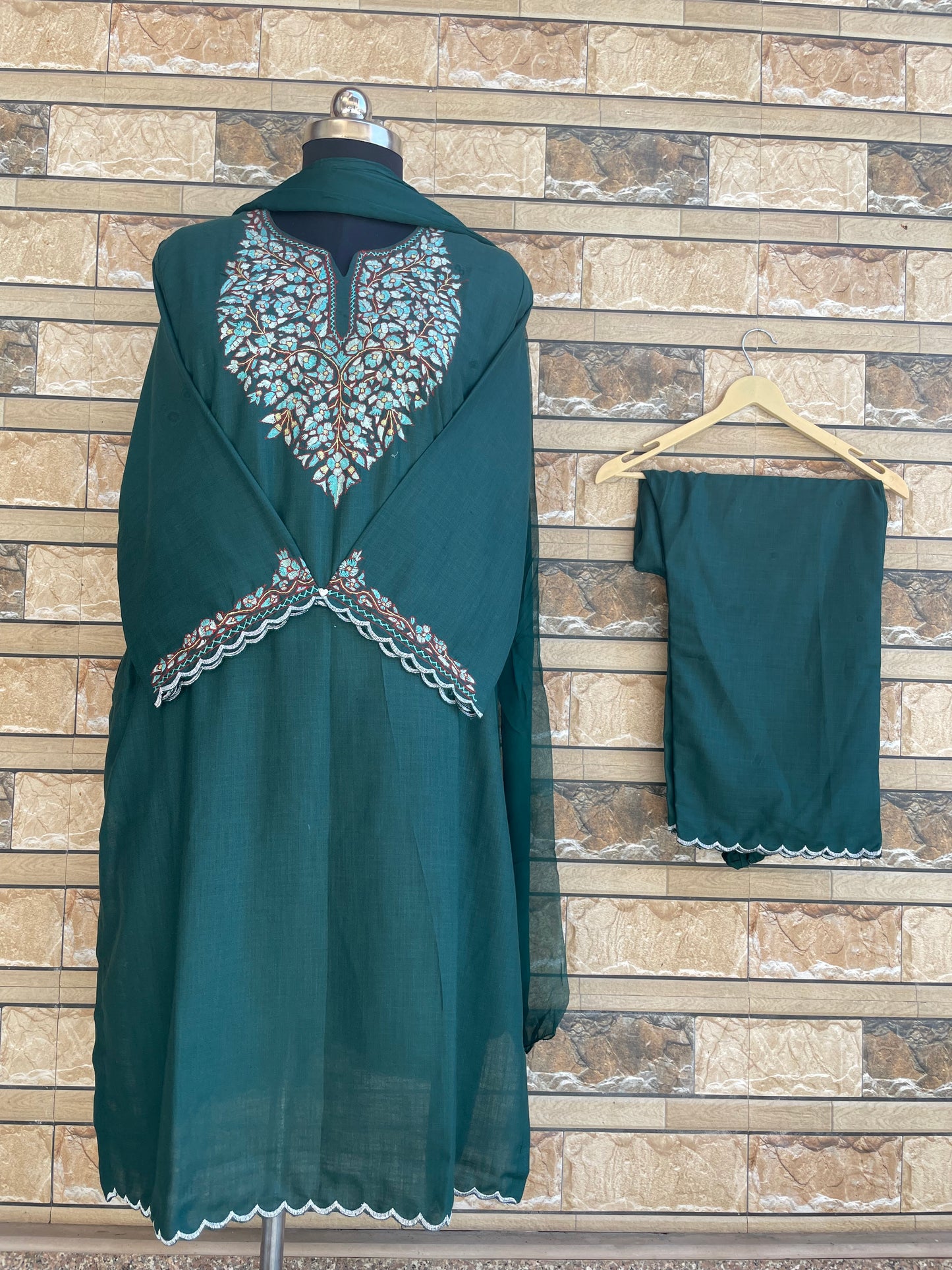 Sozni Suit | Green (Silver Embroidery)