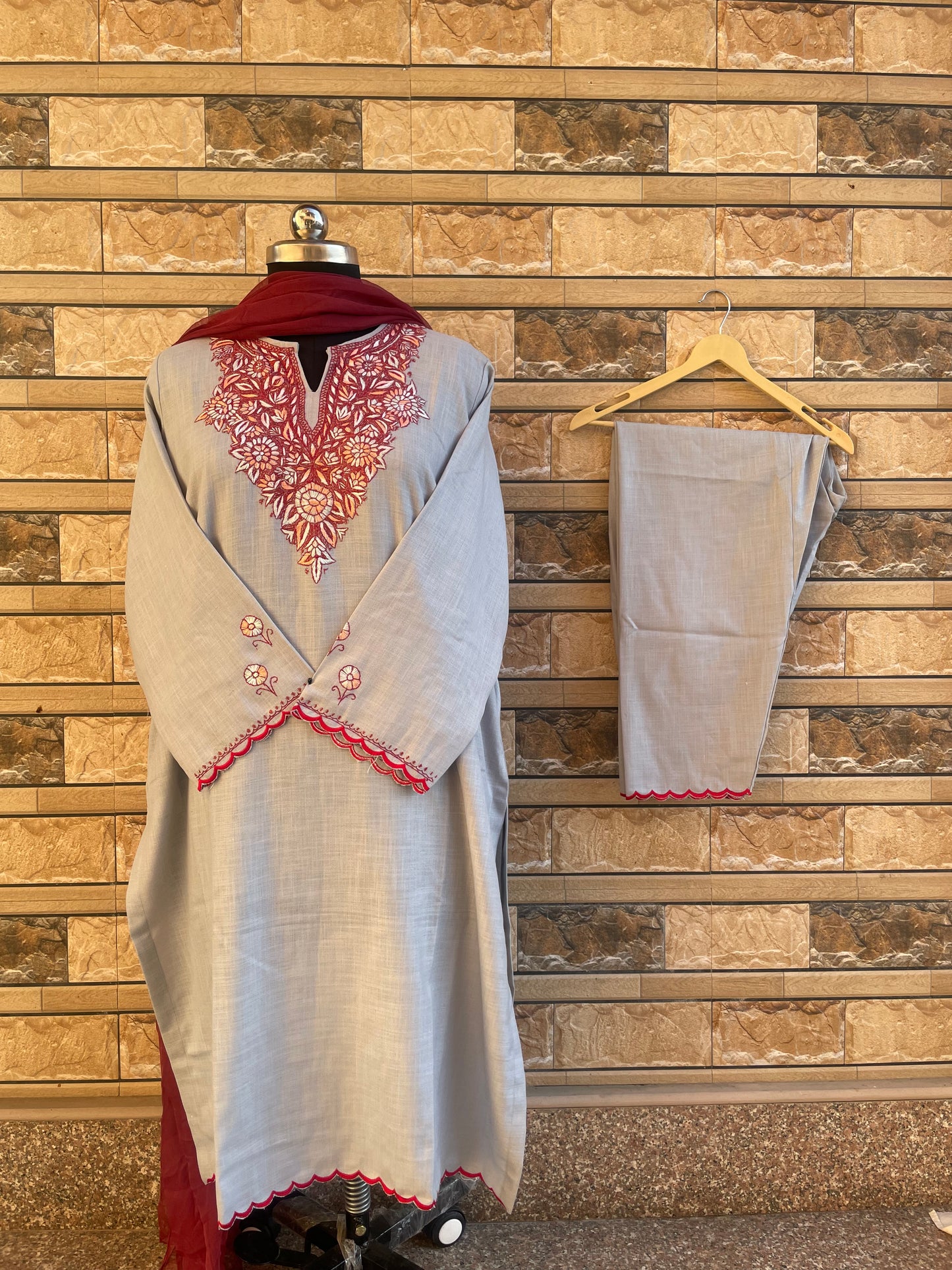 Sozni Embroidered Suit | Gray