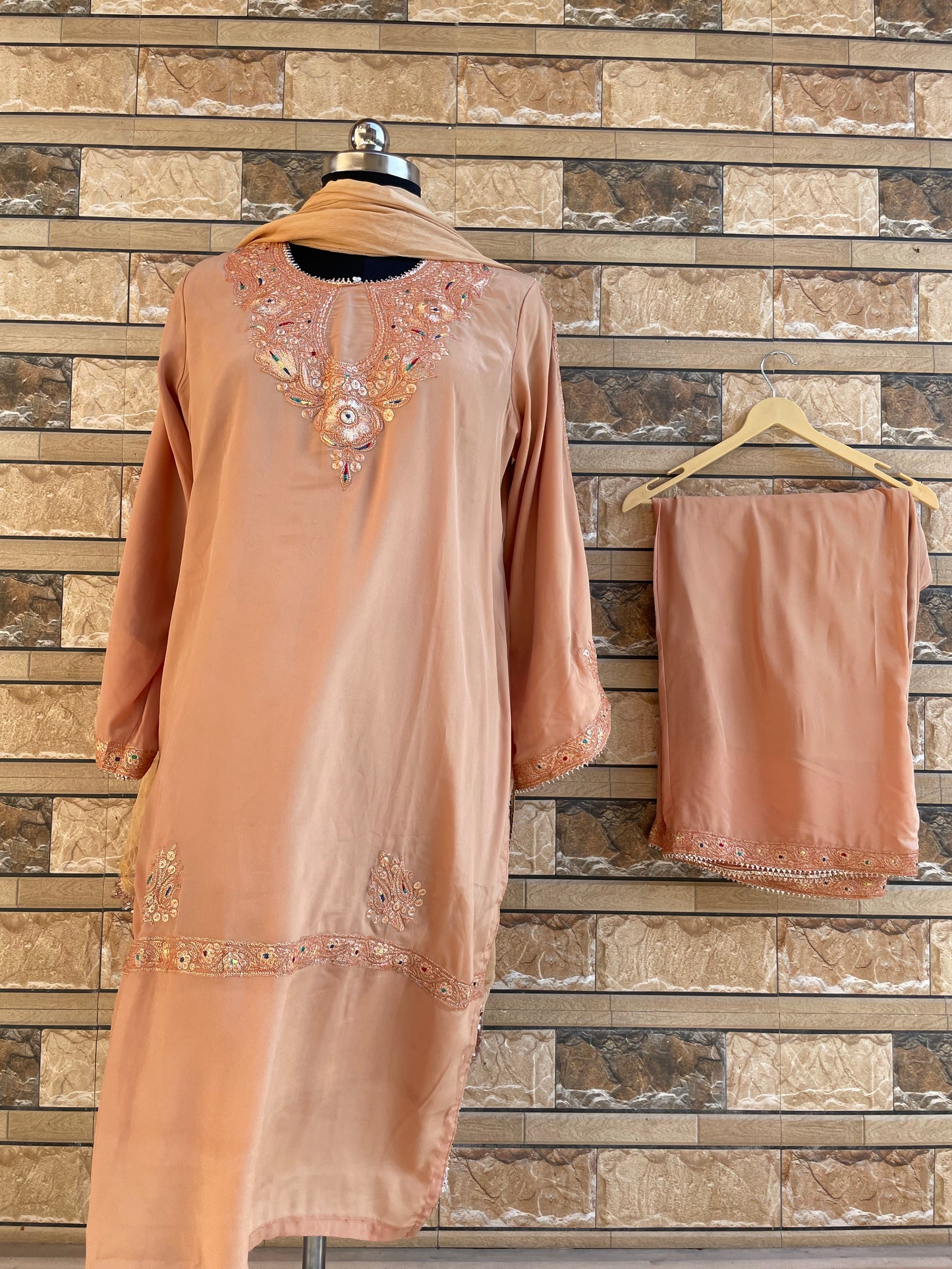 Kasheeda Crepe Suit | Golden